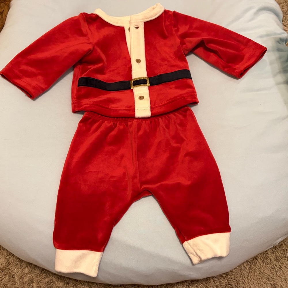 NWOT Carter’s Santa Suit 🎅🏼